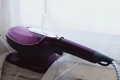 版权归作者所有，任何形式转载请联系作者。
作者：Rose Noir（来自豆瓣）
来源：https://www.douban.com/note/606076680/

威马手持蒸汽挂烫机+电熨斗

想要看起来利索那就要确保衣物的整洁，穿着皱皱的衣服出门难免会大打折扣。这款最大的特点就是挂烫机和电熨斗二合一，支持110/220V双压，同时又很轻便（才0.9kg）。很适合旅游出差携带。别看它小，但是蒸汽出的相当足（不要拿它和大型蒸汽挂烫机比啊）。开高档的话一箱水大概能处理好2-3件衣服。不需要双压功能的话买普通