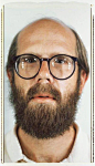 超写实主义绘画家 I 约翰，克洛斯 : 约翰，克洛斯《约翰》是克洛斯70年代初的一件作品，人像逼真，纤毫毕现。皮肤、毛发、眼睛、眼镜等均被描绘得富有质感。如此大的尺幅，加上如此强的逼真，会让人产生一种念头，那就是真得“像假的一样” 苏珊 克...