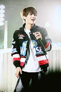 金泰亨 v 泰泰 泰轰 四次元 外星人 《 防弹少年团 》胖弹 （禁二传！壁纸~）