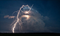 2024年3月15日美国阿肯色州阿卡德尔菲亚（Arkadelphia, Arkansas）的晴空霹雳（Bolt from the Blue）。动图可见明显的先导和回击发展。