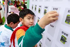 地球日保卫母亲河在行动 亲子环保徒步行活动圆满完赛 - 海报新闻