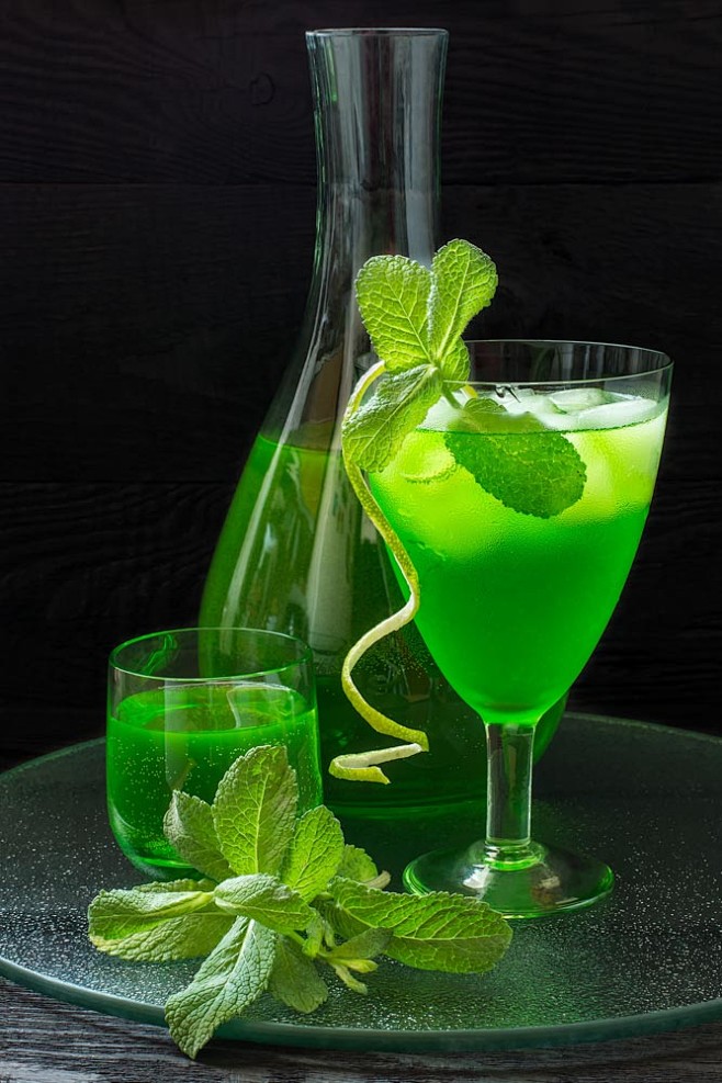 绿色冰鸡尾酒图片