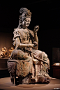 国家博物馆古代佛像展
彩绘木雕观音菩萨坐像
宋代遗存，海外购回，毫无疑问的展厅C位，可惜争议颇多，开脸怎么看怎么觉得怪异，从艺术的角度来说水平可以