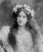 【Maude Fealy和花】
太美了，一个长在我审美点上的女人。 ​​​​