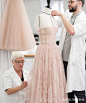 看了迪奥Dior的工作间，才知道什么叫礼服！网友：简直完美之作！
