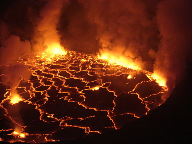 【秘境探索】地狱的入口——尼拉贡戈火山湖...