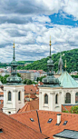布拉格市区高塔林立有“白塔之城”美誉，号称欧洲最美城市之一