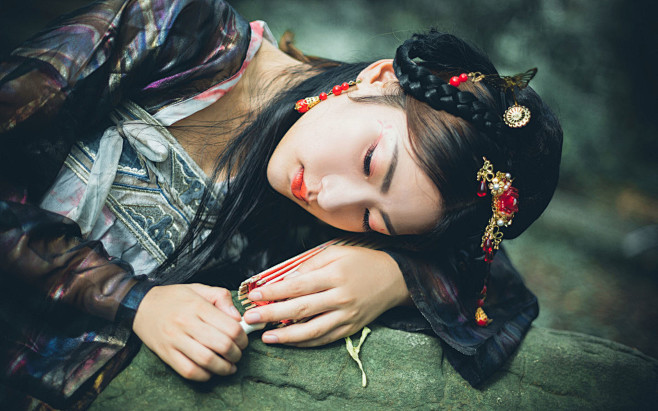古风汉服美女唯美户外写真桌面壁纸