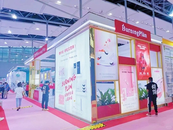 广州美博会展位设计搭建现场图与效果图_3_Hornet展览设计_来自小红书网页版