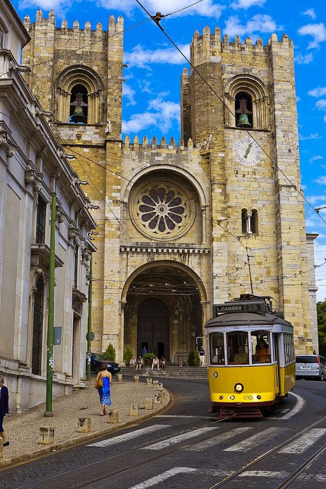 Lisbon Cathedral, Po...