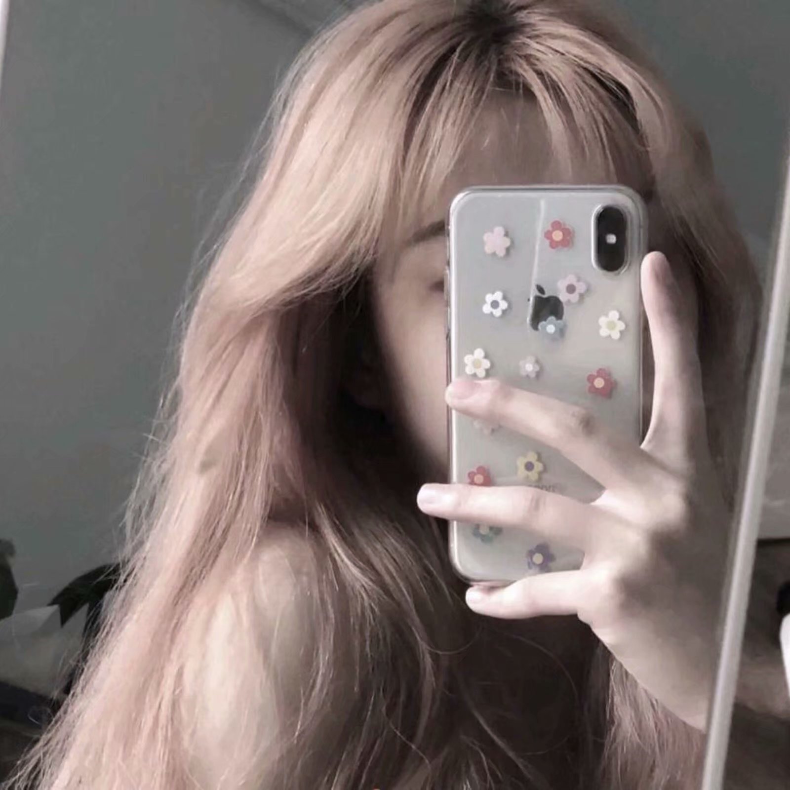 短发美女壁纸头像今日头条_美女图片微信头像背影