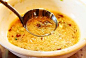 .泉州：面线糊　　福建省泉州的本土小吃,呈糊状,是由细面线,番薯粉,和水制作成.