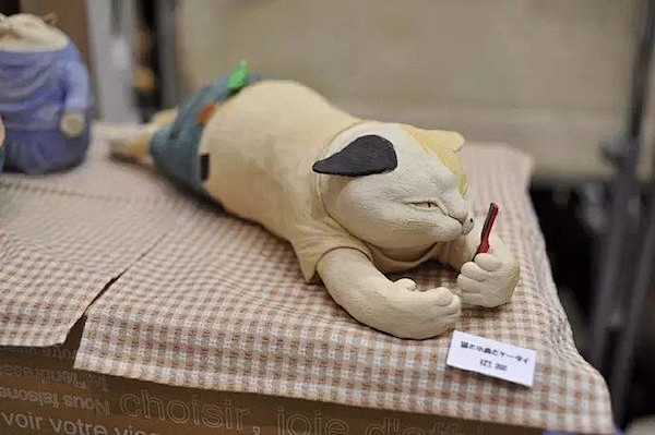 日本雕塑家 Masaki Tak 的黏土...