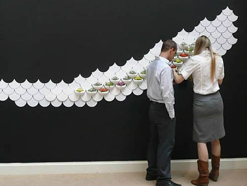 在2009米兰家具展上，设计者展示了这种...