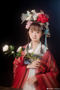 山茶花下醉初醒
却过西村看夕阳
原插画出自：@长乐nina
：本博
模特：@-冬菇咕咕
妆造：小米
师父：@知竹zZ @少时白...展开全文c
