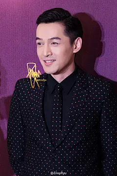 【20160308 #中国电视剧品质盛典# 】 红毯 part3 高清大头照（表情包） 9p （禁一切二传二改 @胡歌 除外！#胡歌##胡歌电视剧品质盛典##胡歌年度品质表演大奖##胡歌年度最具市场号召力演员# 今晚22:55盛典就播了，然而红毯图还没修完第一张表情太好看！