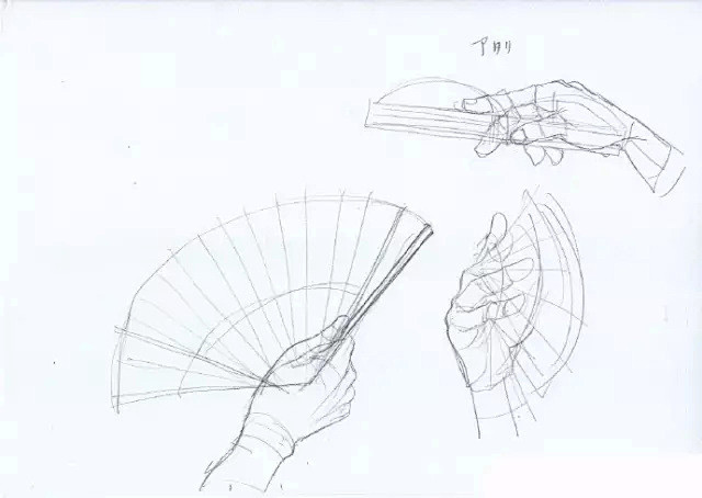 【绘画参考】关于手拿扇子和团扇的手部姿势...