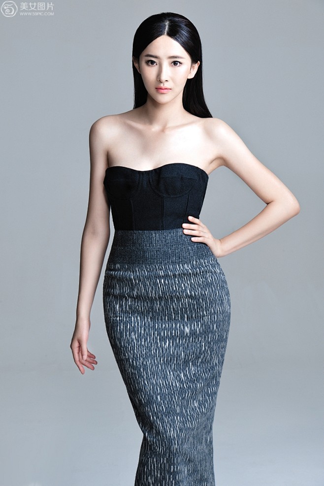 美女胡丹丹抹胸礼服优雅写真展骨感身材完美曲线第3张图片