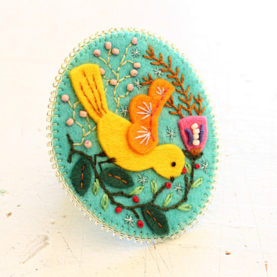 Embroidery brooch フェ...