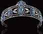 #皇冠# #珠宝首饰#  Belle Epoque的海蓝宝石和钻石头饰，大约1910年设计的一系列渐进的椭圆形的海蓝宝石与穿插，椭圆形和六角形的海蓝宝石与钻石番石榴叶喷剂millegrain圆形，单玫瑰切割钻石的边界之内，设置集群，内围约370毫米，合身的红色皮革和镀金极好的装备情况。基督教，夫人赫斯基思遗产的一部分。