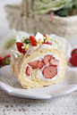 「苺のビスキュイロールサンド」vivian | お菓子・パンのレシピや作り方【cotta＊コッタ】