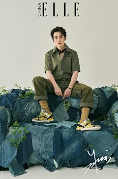 朱一龙 ELLE 4月刊海报，绿色工装造型，西装斑马手绘