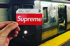 Supreme 地铁卡开卖造成暴动，纽约警方出动维持秩序！-搜狐!!!