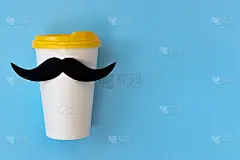 父亲节快乐概念，纸杯上的黑胡子