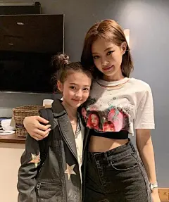 Jennie“亲妹妹”终顶不住“彩妆侵害”？年仅11岁竟刷酸护肤 : Jennie“亲妹妹”终顶不住“彩妆侵害”？年仅11岁竟刷酸护肤