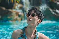夏季网红男性泳池写真