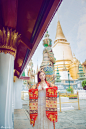 新浪娱乐讯 人气女星AnnaKay叶熙祺日前曝光了一组清新唯美的祈愿写真，笑容灿烂甜美。她在微博表示：“告别过去，做自己！再见，叶熙祺。Hello叶子淇。”宣布改名。