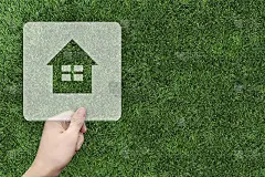 房子符号信息框与绿草背景