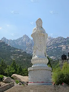 观音菩萨白大理石雕塑公园，2015年5月22日，中国山东省青岛市