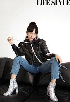 SJpNTYCy采集到动态/姿势/女