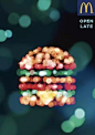 法国麦当劳为汉堡薯条们拍了一组梦幻“写真照” : 　　如何让人们关注到夜间营业的麦当劳门店？法国人总是能想出浪漫的创意，他们为麦当劳的经典产品——汉堡、薯条、冰淇淋拍摄了一组光影梦幻般的“艺术照。 　　这组创意海报由TBWA/Paris制作，“点亮”了那些在深夜