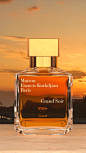 THE LIGHTS OF PARIS
From sunrise to sunset, the City of Light.
Petit Matin and Grand Soir, two fragrance creations by Francis Kurkdjian, embody these exquisitely beautiful fleeting moments.
 
LES LUMIÈRES DE PARIS
Du lever au coucher du soleil, la Ville L