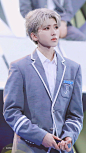 #蔡徐坤#-Nine Percent 偶像练习生出道舞台
新人蔡徐坤，多多关照。