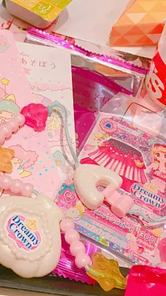 「卡通手机壁纸。少女原宿。粉色少女心。可爱日系韩系。锁屏壁纸」❤️