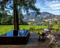 Example of a small mountain style deck design in San Francisco