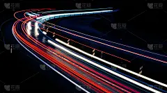 夜晚的车灯