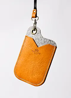 點子包【icleaXbag】 手作進口真皮證件夾 名片夾 票卡夾 皮夾 禮品 附贈禮盒包裝(棕色)DG07 - 點子包【icleaXbag】 | Pinkoi : 經驗，就是最棒的淬煉。 最珍貴的生活經歷就該被最純粹美好的事物保護著。 連證件夾都這麼用心細心地看待，哪個老闆能不喜歡你啊。  http://youtu.be/pvZMqPgFx3o  https://c1.staticflickr.com/1/375/32260777216_632b87b774_...