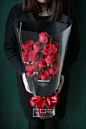 捧在手心里的卡罗拉。#红玫瑰##花束该有的样子#