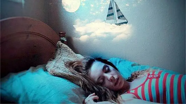 梦境的黏连，解读梦见有人拿东西粘在我身上全是胶甩都甩不掉的深层含义