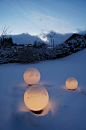 雪地 积雪 雪山 圣诞 节日装饰 灯笼 灯球