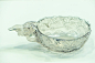 【浙江省博物馆藏· 明代水晶云纹匜】匜是古代盛水之器，这件匜的水晶材质通透，玻璃质感强，云纹制工精细。 ​