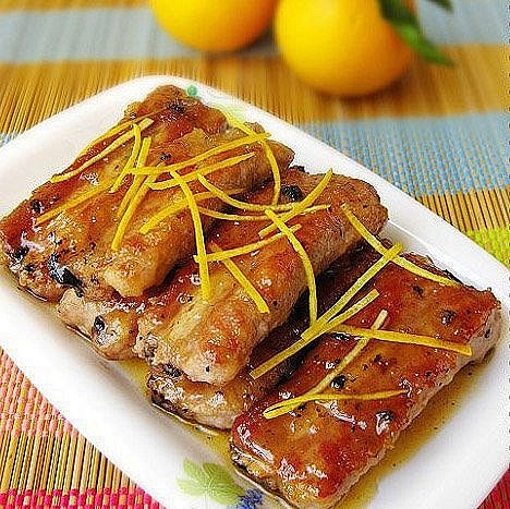 [鲜橙汁排骨] 1.排骨洗净后抹干水分，...