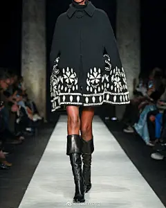 黑与白的对立面
ERMANNO SCERVINO RTW Fall 2020
hg时装插画超话 GeerWong超话 ​​​​