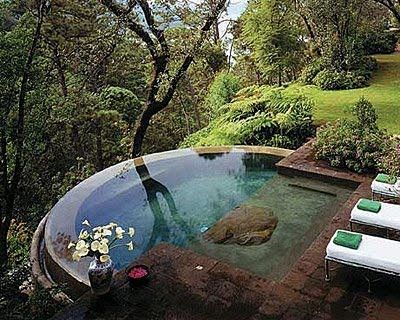 Amazing soaking pool