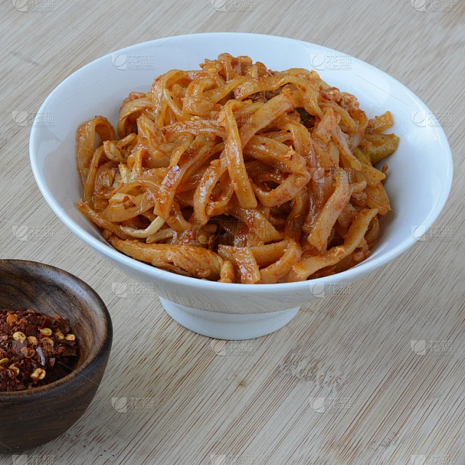 泰式面条或泰式炒粉(泰国料理)素材-花瓣网