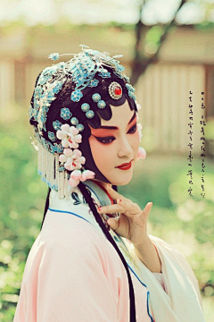 我与风久居为伴*采集到生香国色